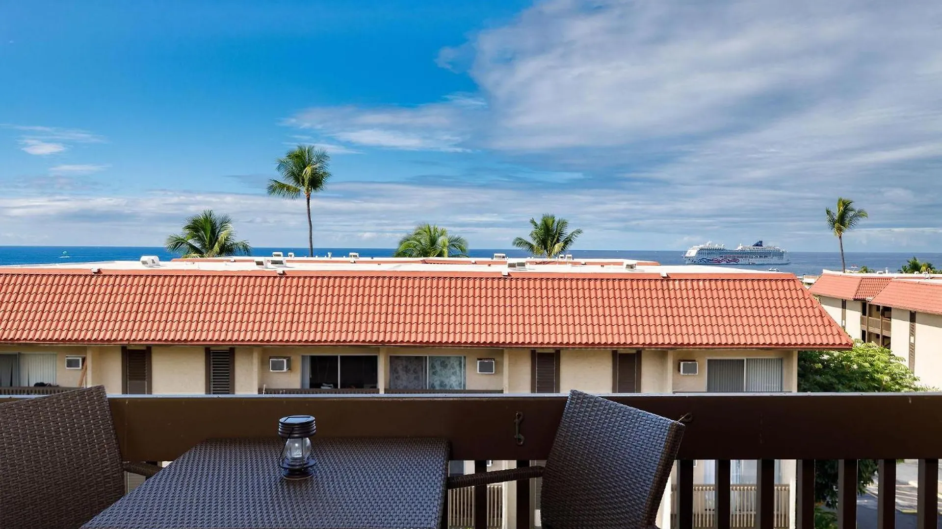 Kona Mansions 225 Top Floor 2 Story Ocean Views! Kailua-Kona Holiday home