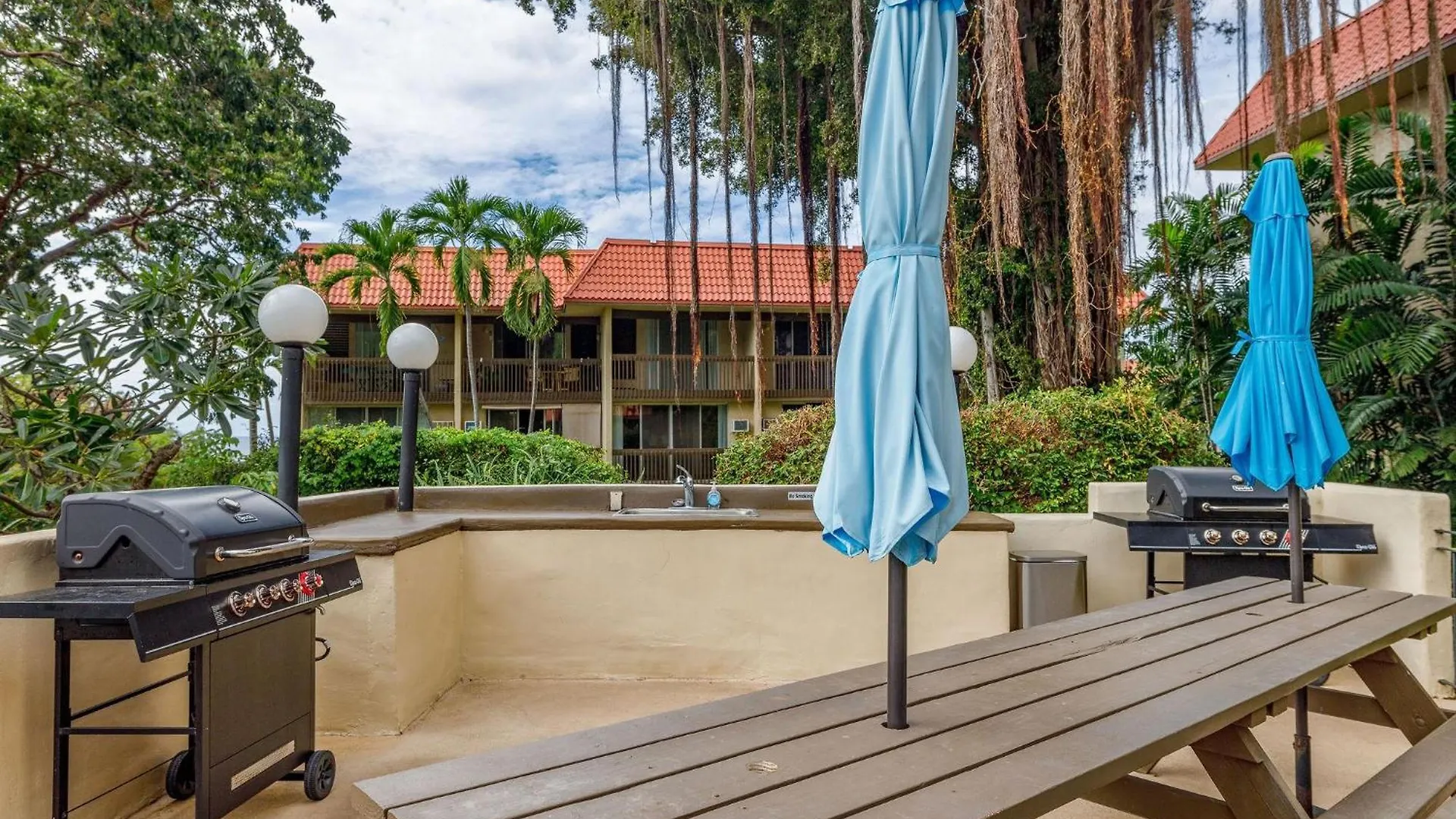 Kona Mansions 225 Top Floor 2 Story Ocean Views! location