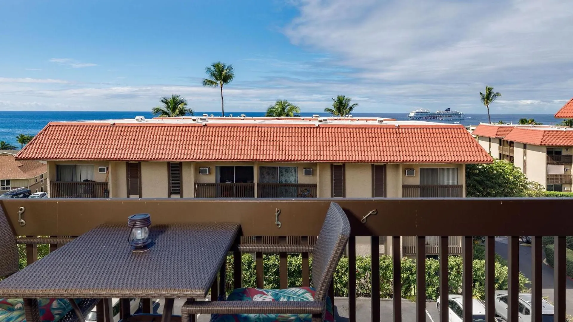 Kona Mansions 225 Top Floor 2 Story Ocean Views! Kailua-Kona Holiday home