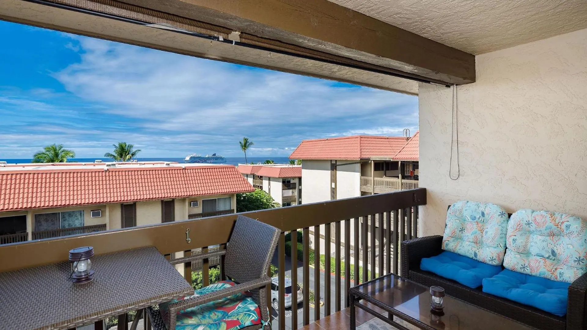 Kona Mansions 225 Top Floor 2 Story Ocean Views! Kailua-Kona Holiday home